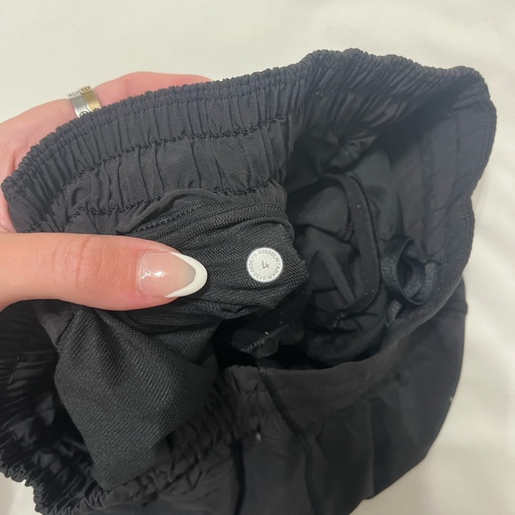 Black hotty hot sz4 lululemon shorts - Picture 4 of 4